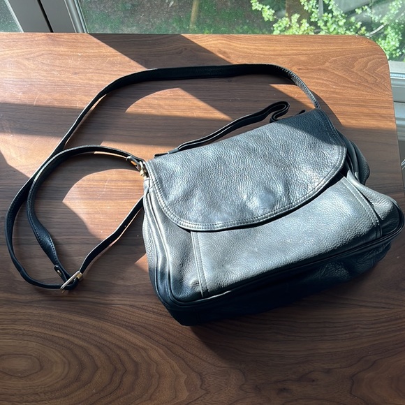 ☀️Vintage Joan Weisz Leather Black Cross body satchel bag gold hardware - Picture 2 of 12